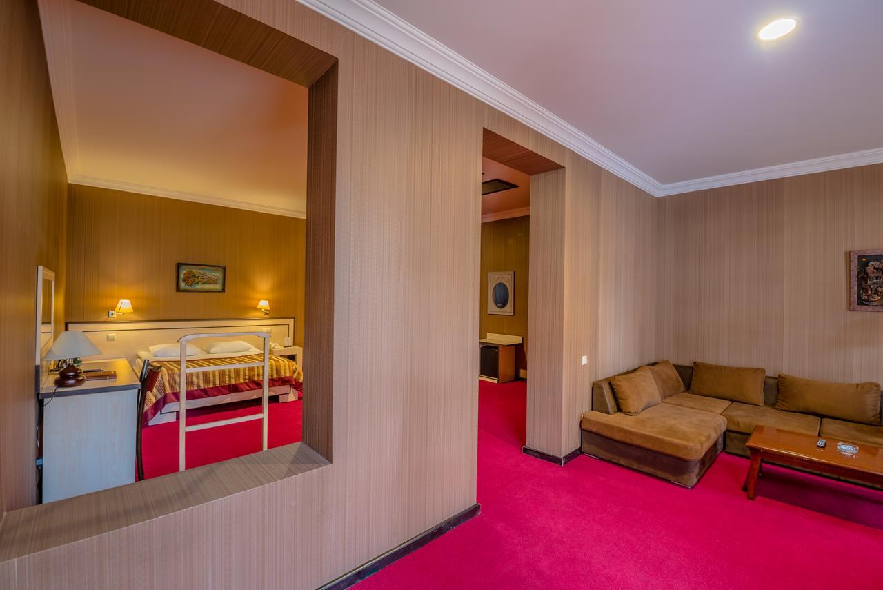 Hotel Rikhe Monika Tbilissi Extérieur photo